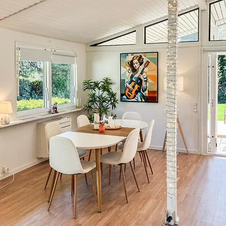 4 Bedroom Cozy In Casa vacanze Gilleleje