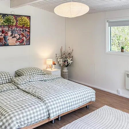 3 Bedroom Beautiful In Prázdninový dům